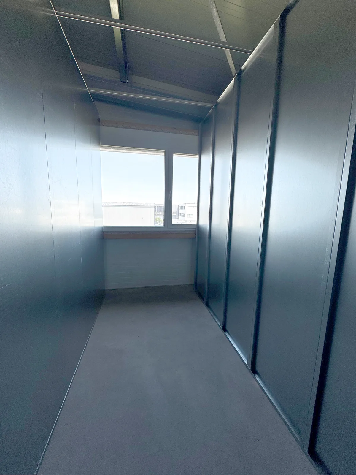 Lagerbox mit Fenster und Tageslicht